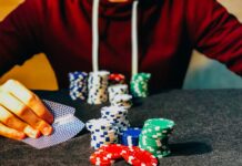 Quelles sont les mains de poker que même les débutants doivent jouer ? mains de poker