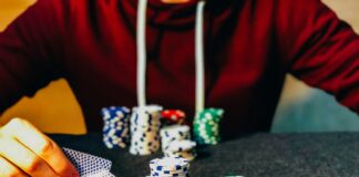 Quelles sont les mains de poker que même les débutants doivent jouer ? mains de poker